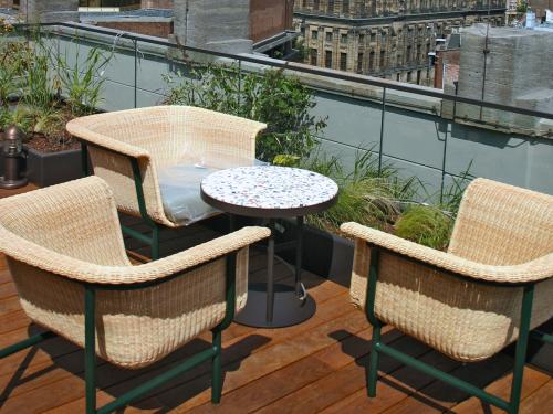 Group seating on a roof